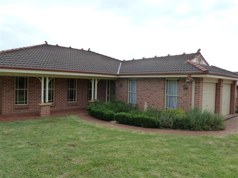 15 Banjo Paterson Close, Glenmore Park NSW 2745