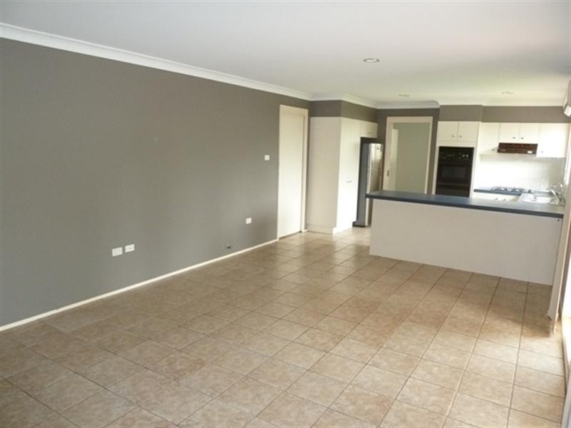 15 Banjo Paterson Close, Glenmore Park NSW 2745