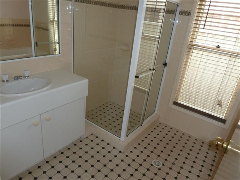 15 Banjo Paterson Close, Glenmore Park NSW 2745