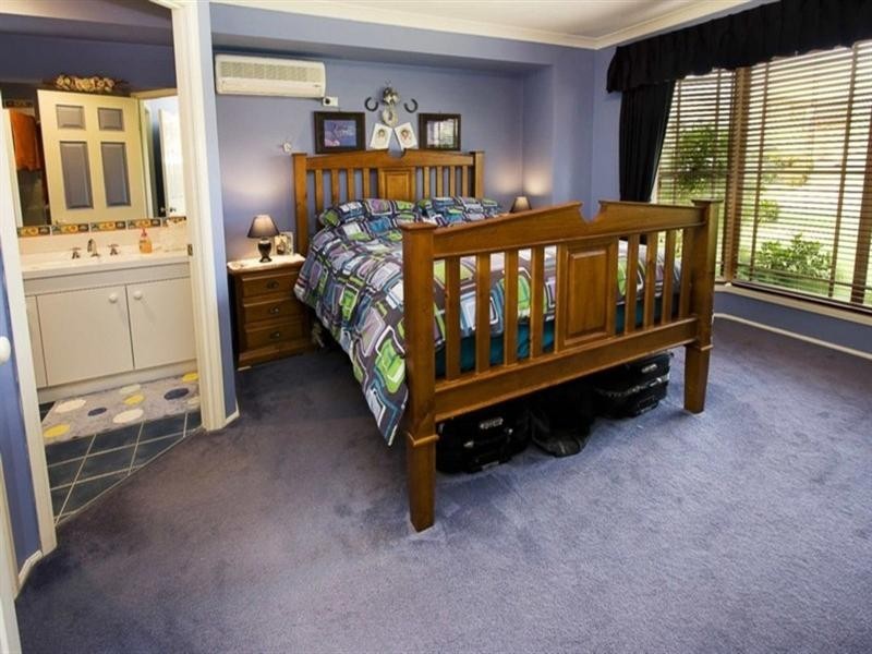 11 Winna Place, Glenmore Park NSW 2745