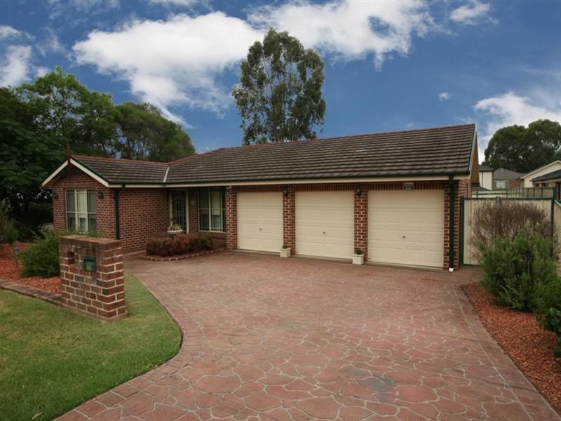 11 William Howell Drive, Glenmore Park NSW 2745