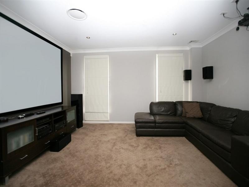 6 Bluestone Drive, Glenmore Park NSW 2745