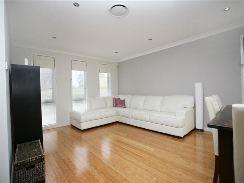 6 Bluestone Drive, Glenmore Park NSW 2745