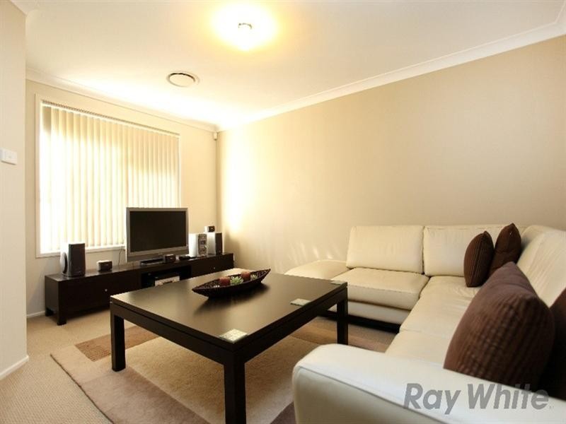 6 Oriole Street, Glenmore Park NSW 2745