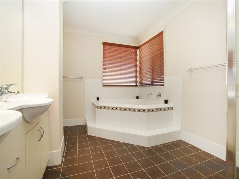 2 Coronet Terrace, Glenmore Park NSW 2745