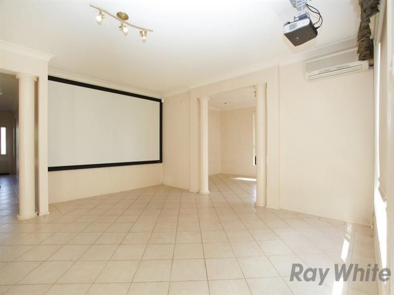 16 Yuroka Street, Glenmore Park NSW 2745