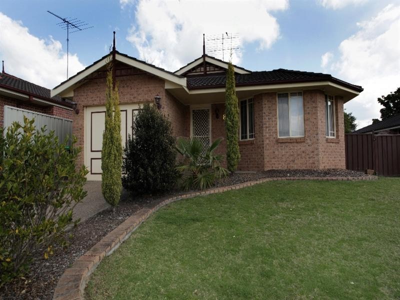 8 Harwood Circuit, Glenmore Park NSW 2745