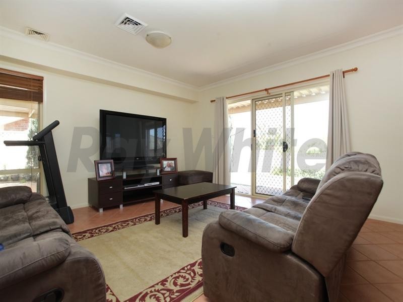 8 Tanglewood Place, Glenmore Park NSW 2745