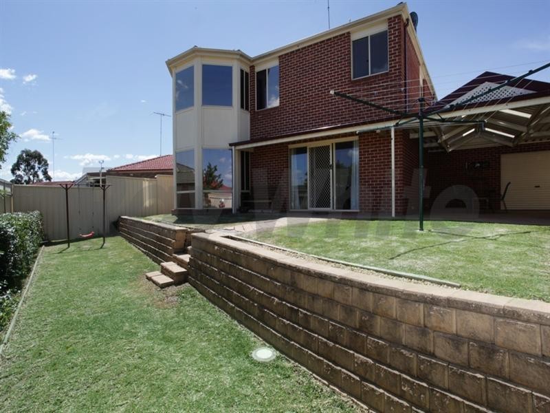 8 Tanglewood Place, Glenmore Park NSW 2745