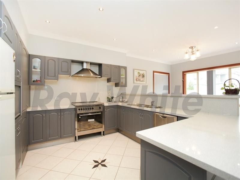 10 Osprey Avenue, Glenmore Park NSW 2745