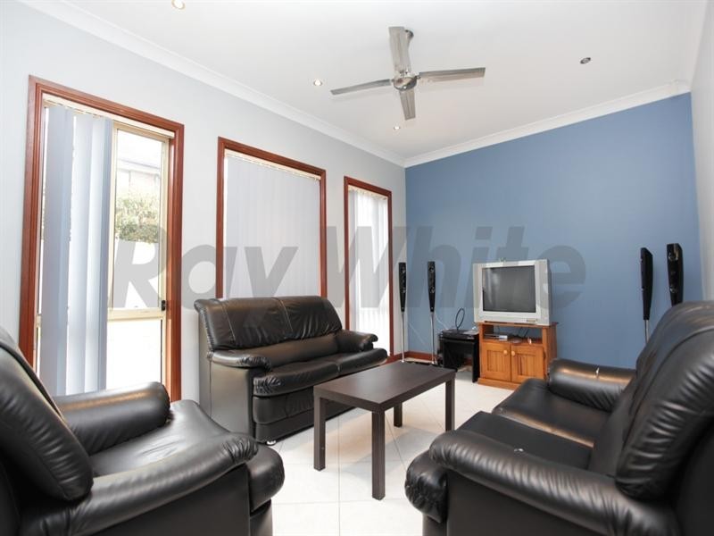 10 Osprey Avenue, Glenmore Park NSW 2745