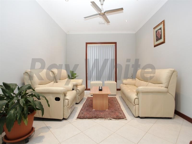 10 Osprey Avenue, Glenmore Park NSW 2745