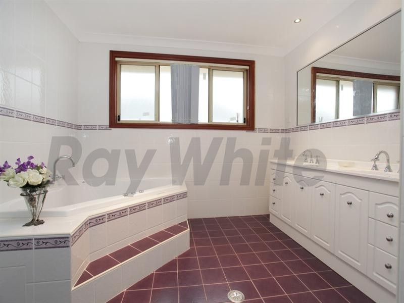 10 Osprey Avenue, Glenmore Park NSW 2745