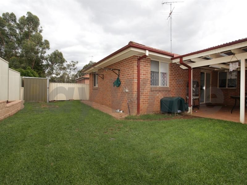 4 Viola Place, Glenmore Park NSW 2745