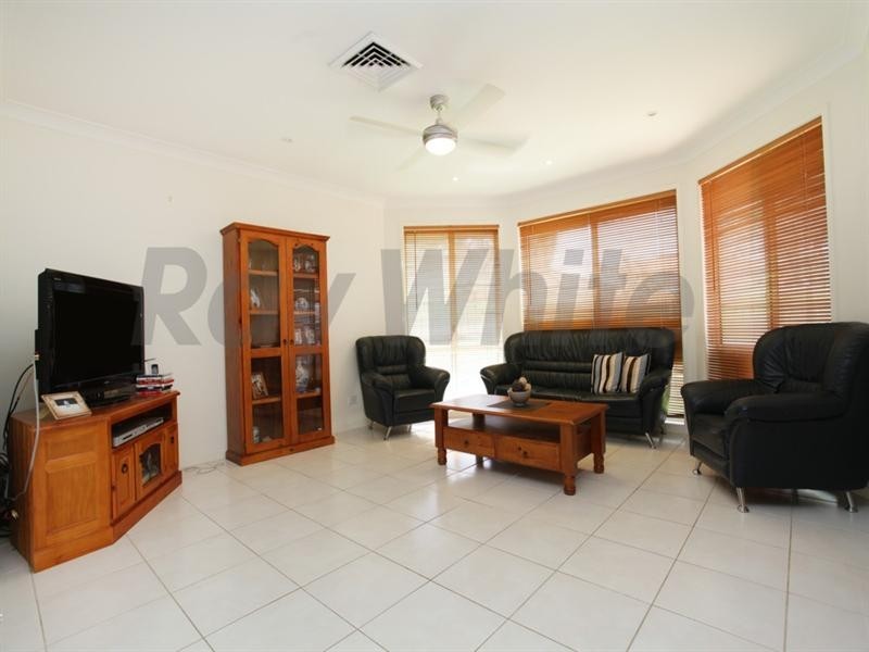 11 Dillwynia Drive, Glenmore Park NSW 2745