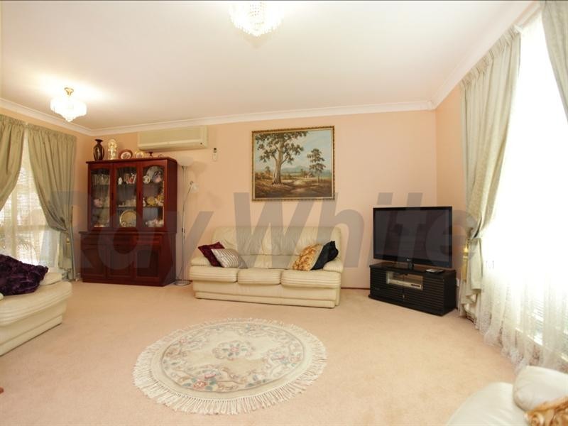 11 Magpie Place, Glenmore Park NSW 2745