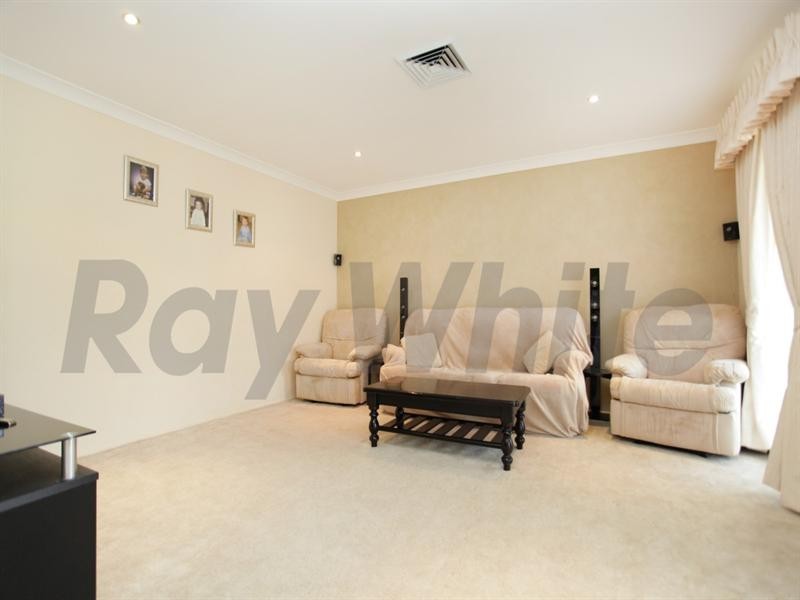 21 Lakewood Terrace, Glenmore Park NSW 2745