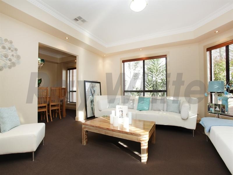 8 Jacaranda Terrace, Glenmore Park NSW 2745