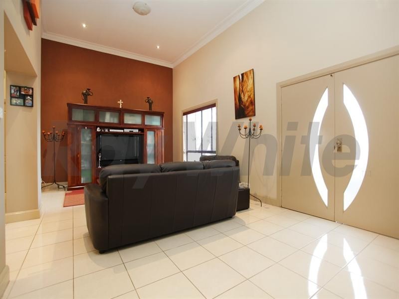 8 Jacaranda Terrace, Glenmore Park NSW 2745