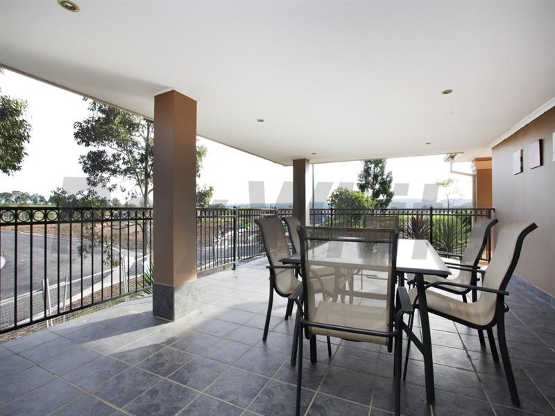 8 Jacaranda Terrace, Glenmore Park NSW 2745