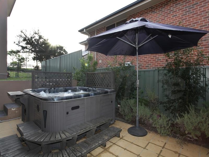 8 Jacaranda Terrace, Glenmore Park NSW 2745