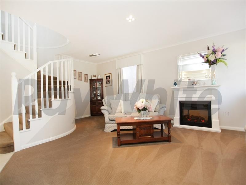 15 Dunna Place, Glenmore Park NSW 2745