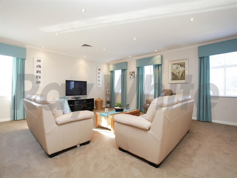 15 Dunna Place, Glenmore Park NSW 2745