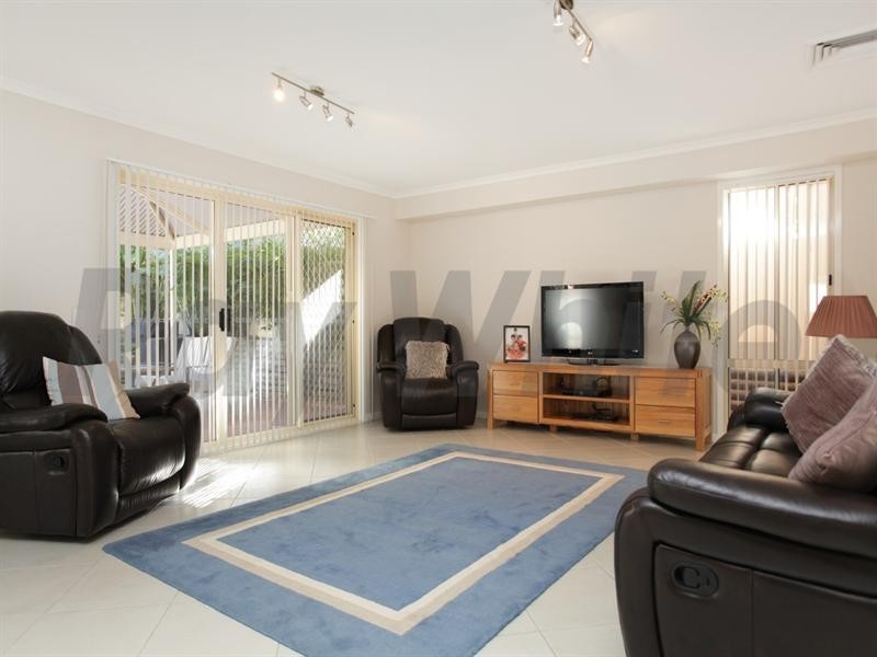 15 Dunna Place, Glenmore Park NSW 2745