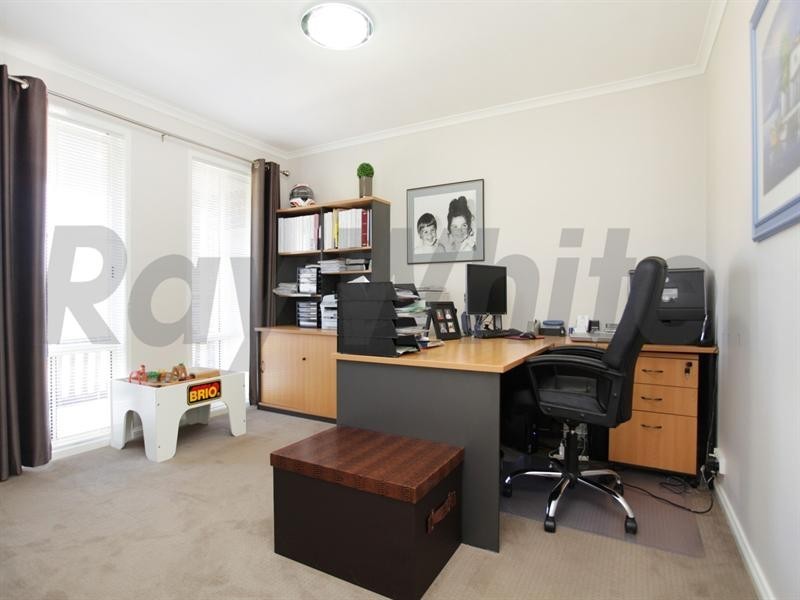 15 Dunna Place, Glenmore Park NSW 2745