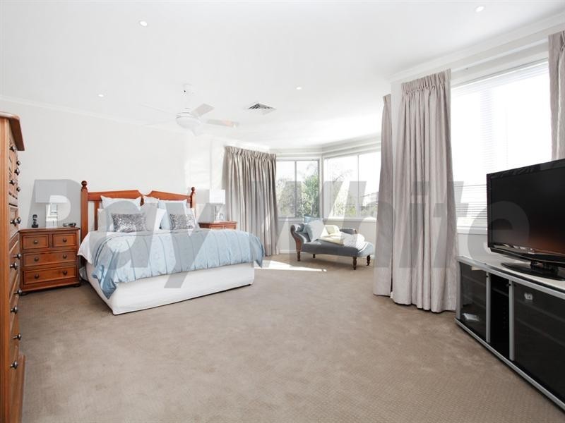 15 Dunna Place, Glenmore Park NSW 2745