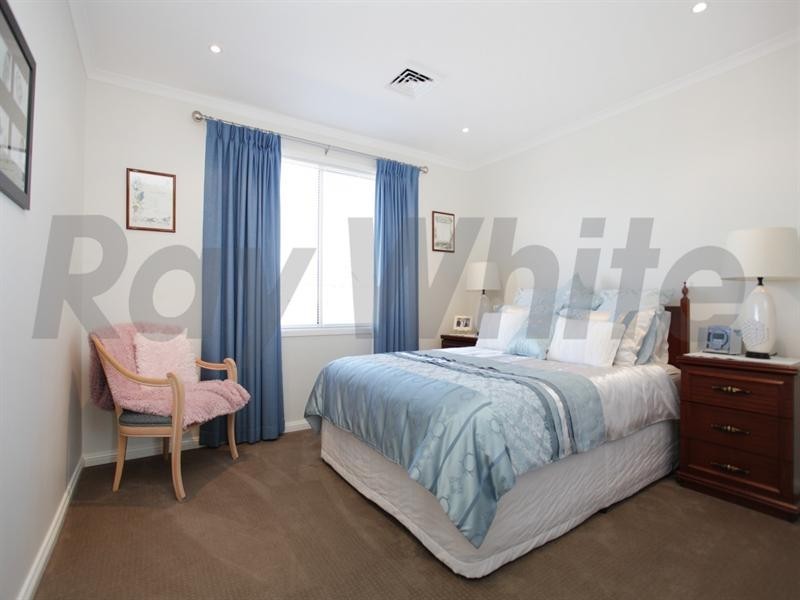 15 Dunna Place, Glenmore Park NSW 2745