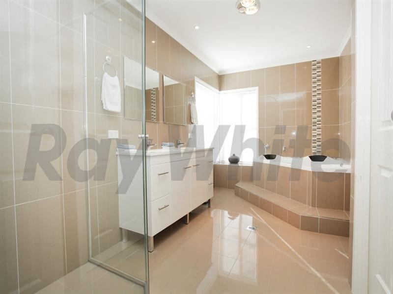 15 Dunna Place, Glenmore Park NSW 2745