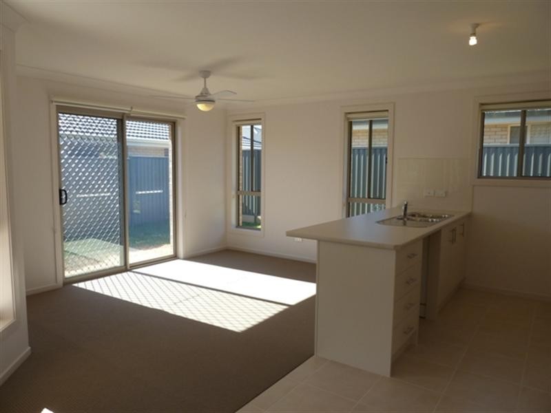 1 Blue View Terrace, Glenmore Park NSW 2745