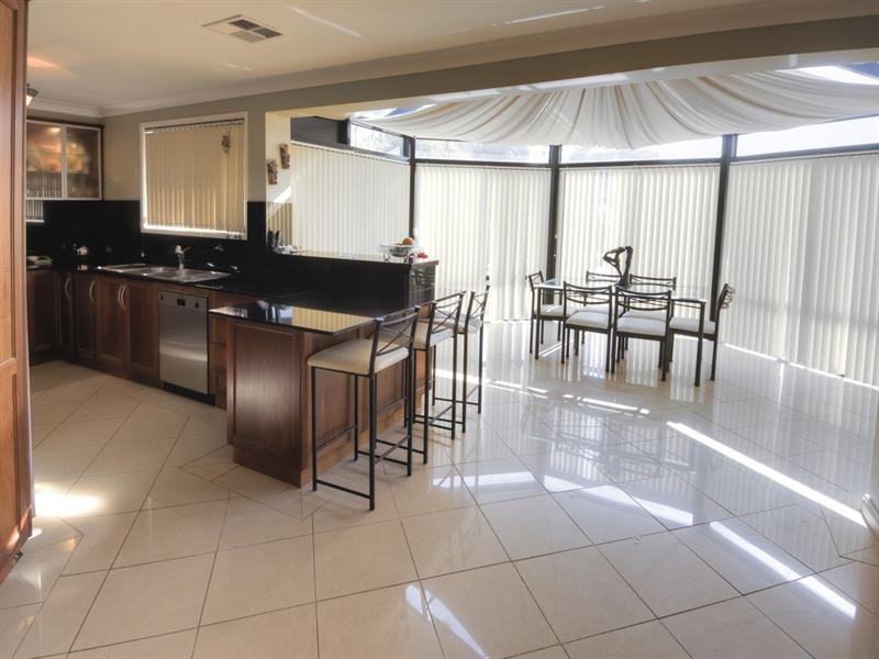 4 Kiparra Crescent, South Penrith NSW 2750