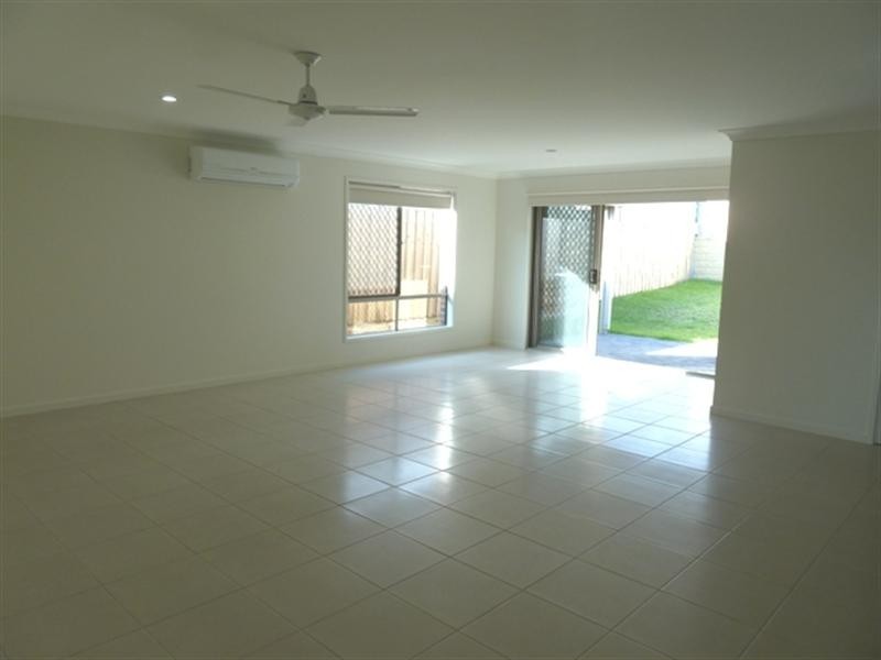 11 Glenmore Ridge Drive, Glenmore Park NSW 2745