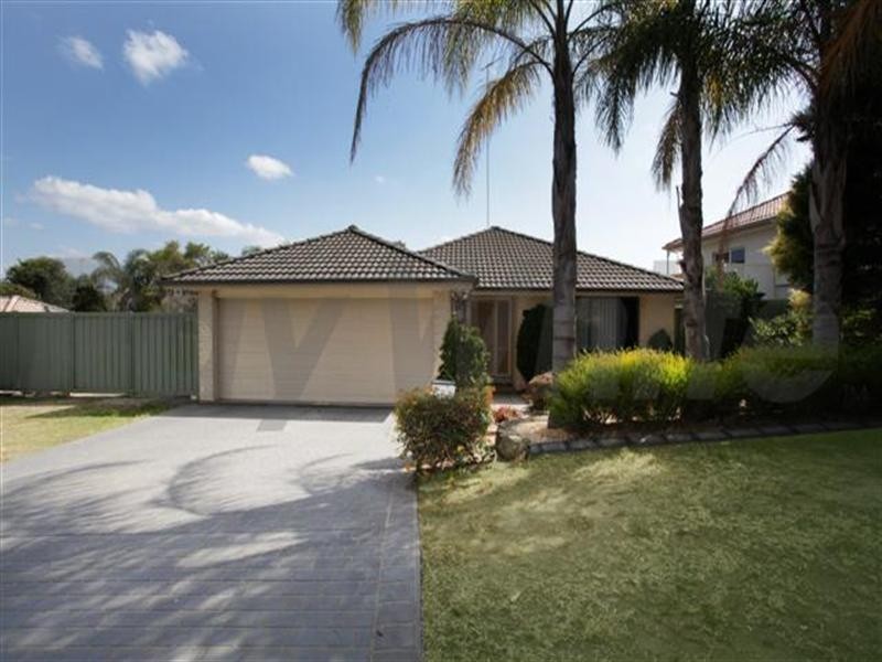 6 Carnoustie Place, Glenmore Park NSW 2745