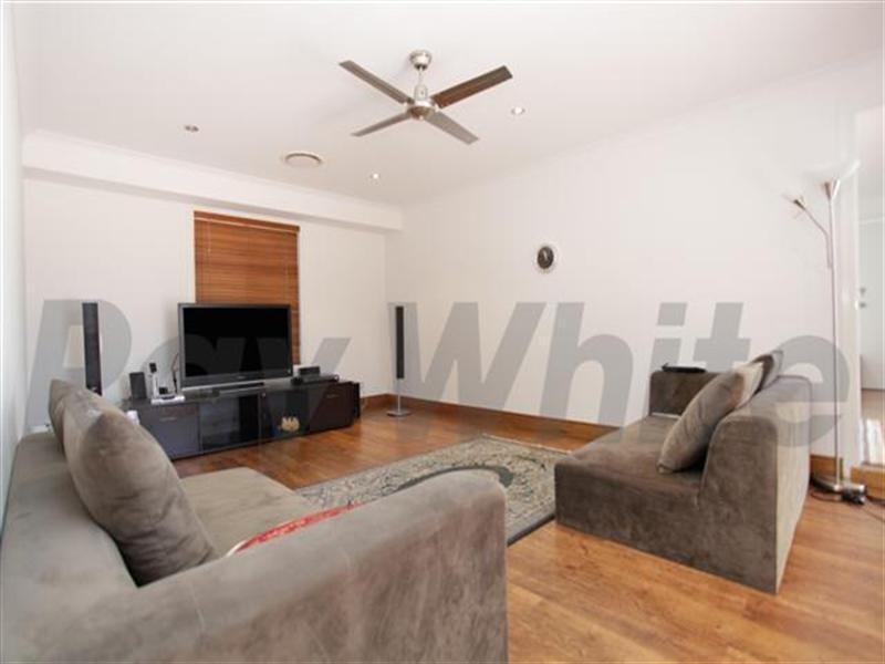 2 Scrubwren Place, Glenmore Park NSW 2745