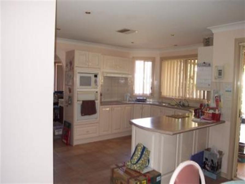 11 Bradyn Place, Glenmore Park NSW 2745