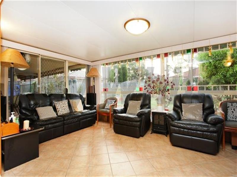 9 Miles Franklin Close, Glenmore Park NSW 2745