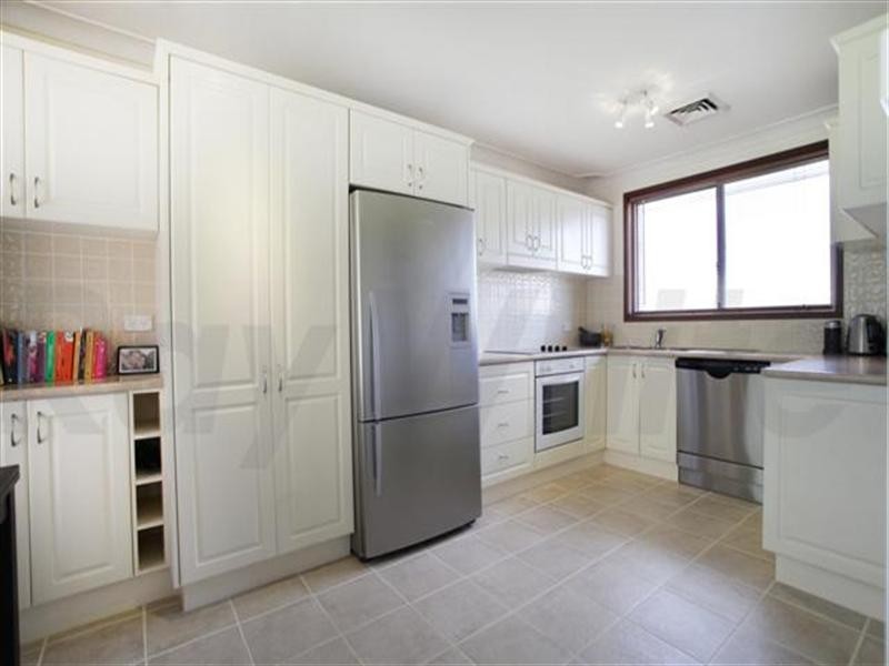 4 Hatchinson Crescent, Jamisontown NSW 2750