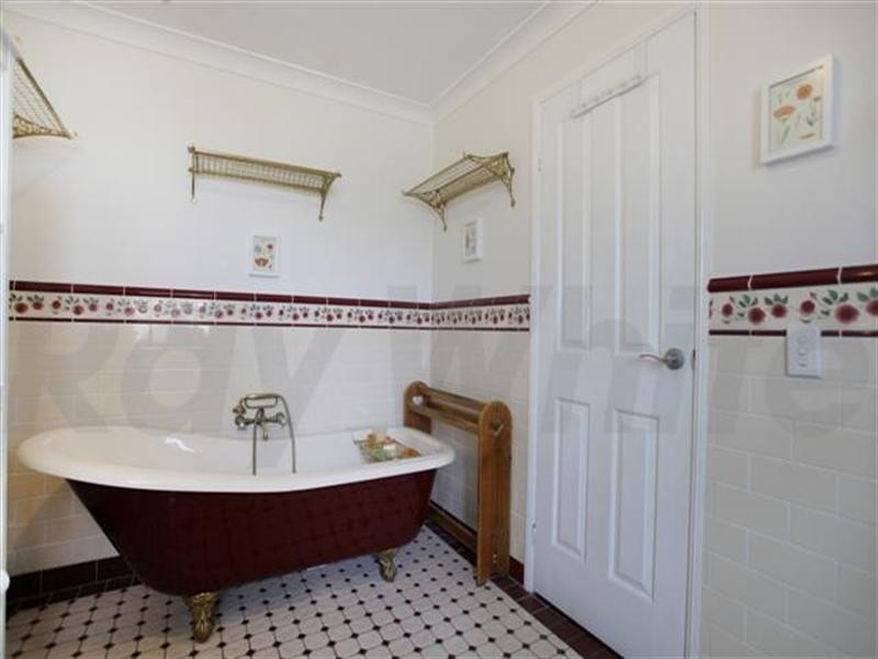 18 Woodi Close, Glenmore Park NSW 2745