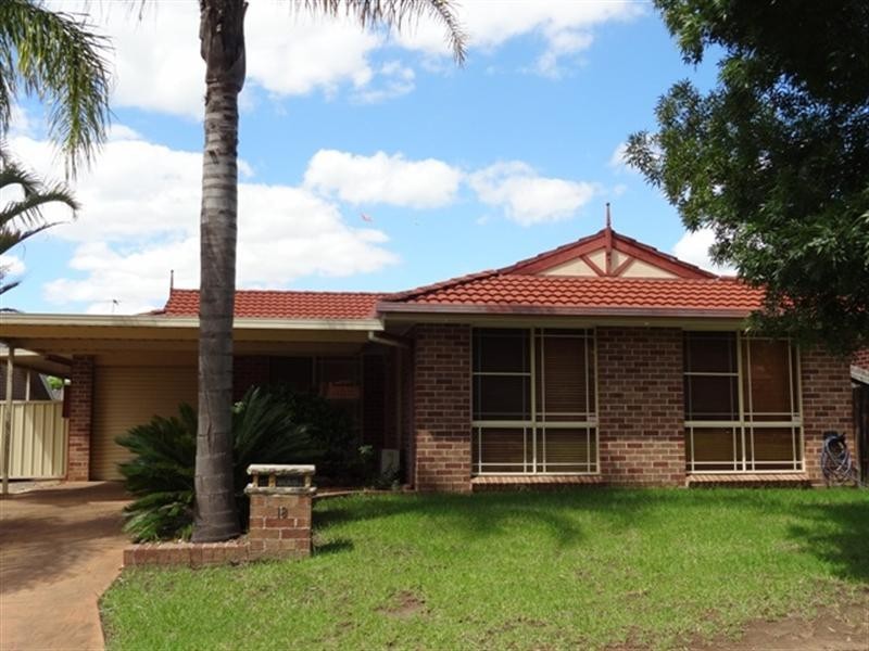 18 Dillwynia Place, Glenmore Park NSW 2745