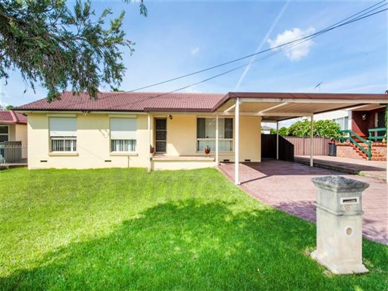 18 College Street, Cambridge Park NSW 2747