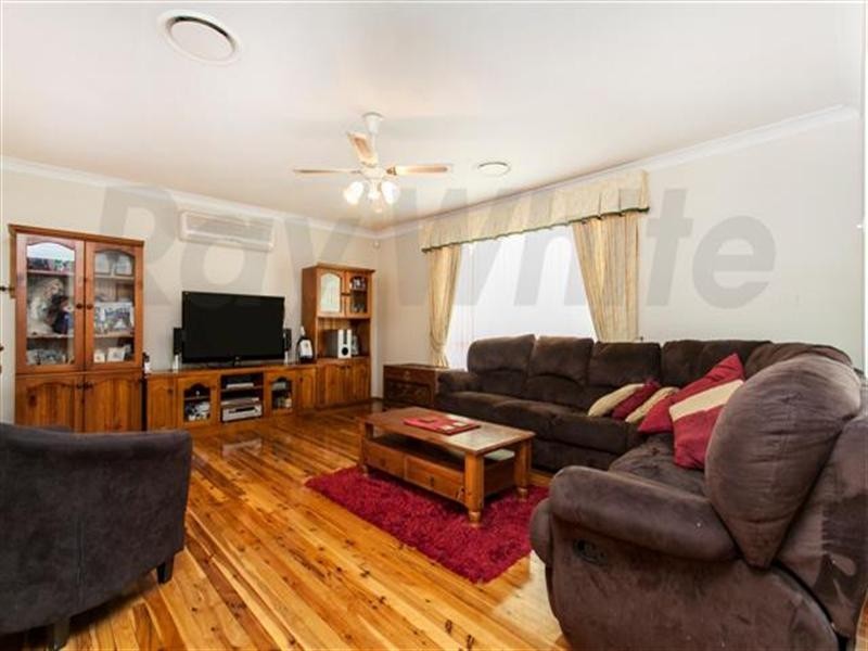 18 College Street, Cambridge Park NSW 2747