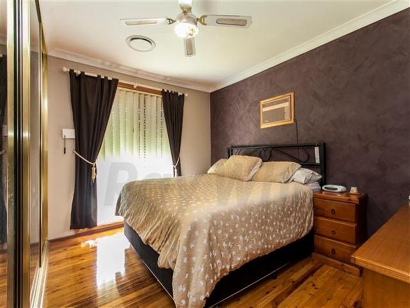 18 College Street, Cambridge Park NSW 2747