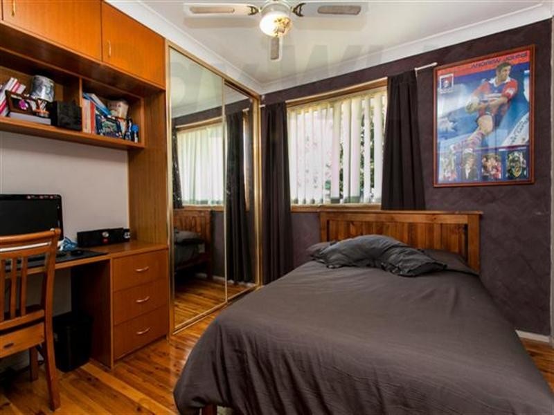 18 College Street, Cambridge Park NSW 2747