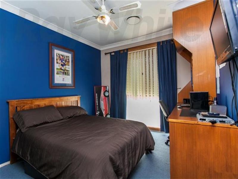 18 College Street, Cambridge Park NSW 2747