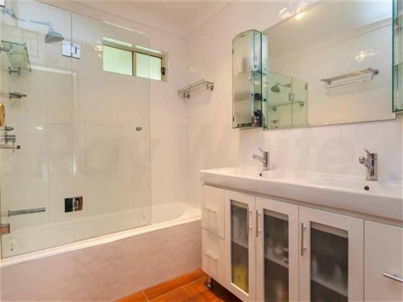 18 College Street, Cambridge Park NSW 2747