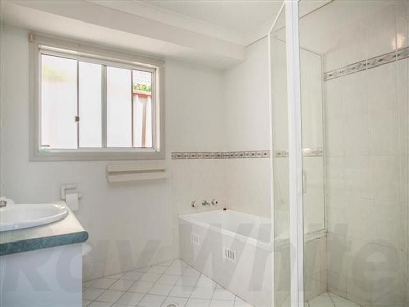 4 Woodlands Drive, Glenmore Park NSW 2745