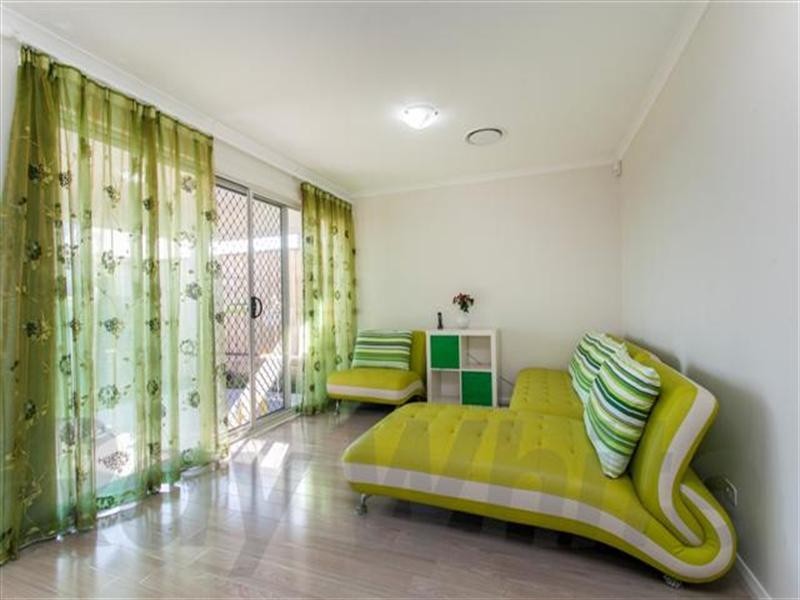 9 Sunrise Terrace, Glenmore Park NSW 2745